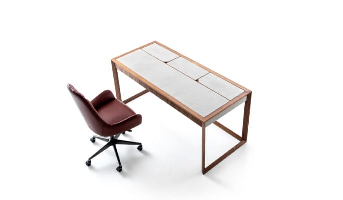 Gill desk 001