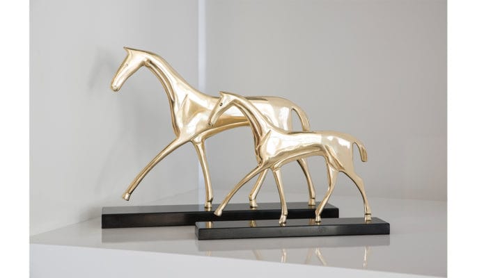 horse stands 01