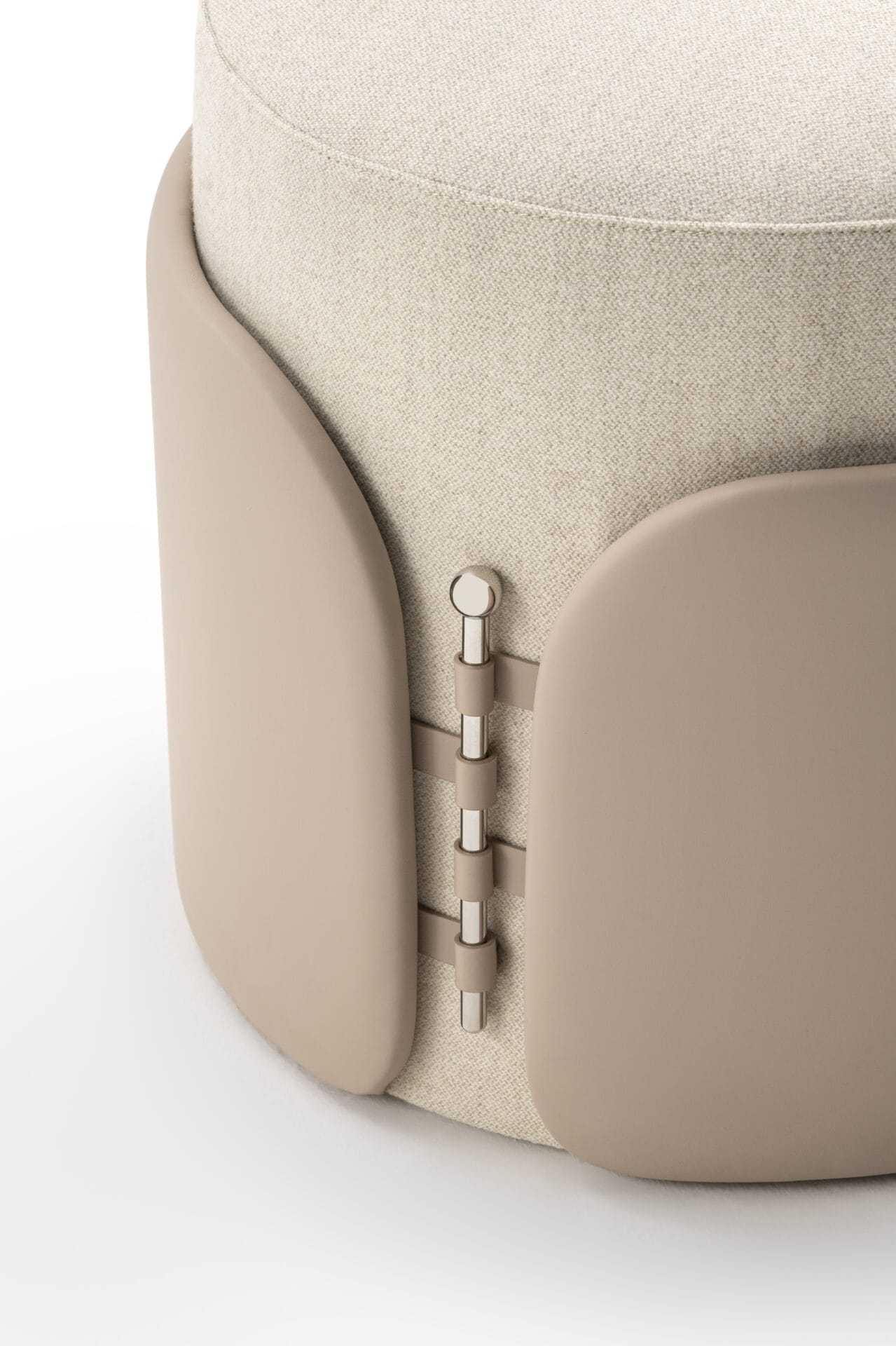 G636 Bow pouf 01 – HR