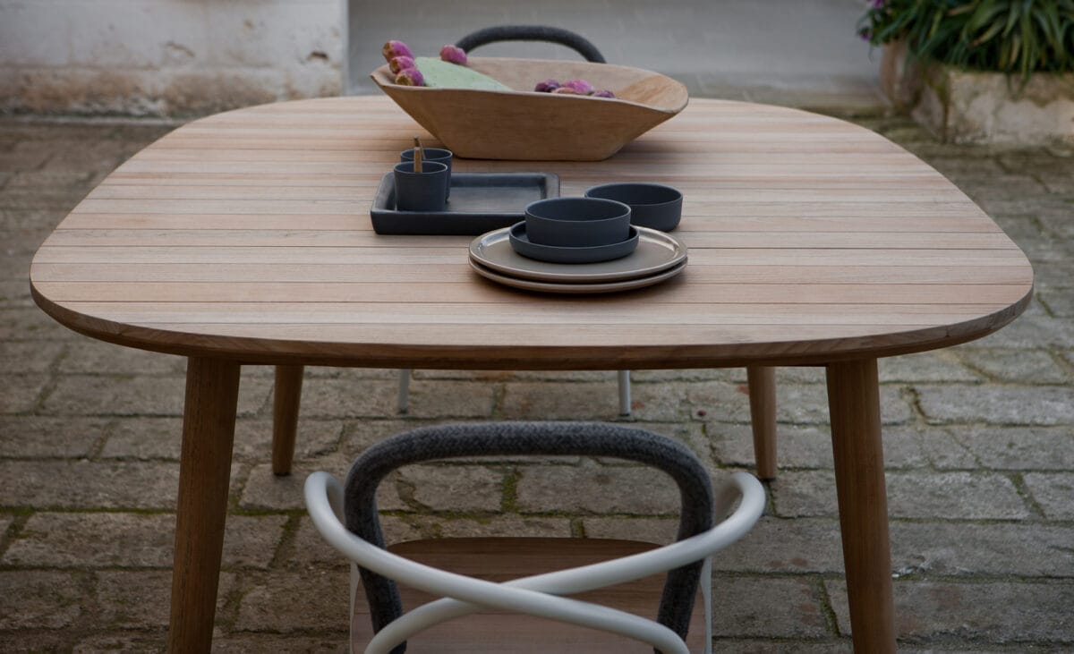 Unopiù: Pioneering Italian Outdoor Elegance 7 meneghello paolelli associati les arcs tavolo e sedia unopiu