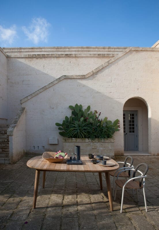 Unopiù: Pioneering Italian Outdoor Elegance 6 meneghello paolelli associati les arcs tavolo e sedia unopiu 1 1