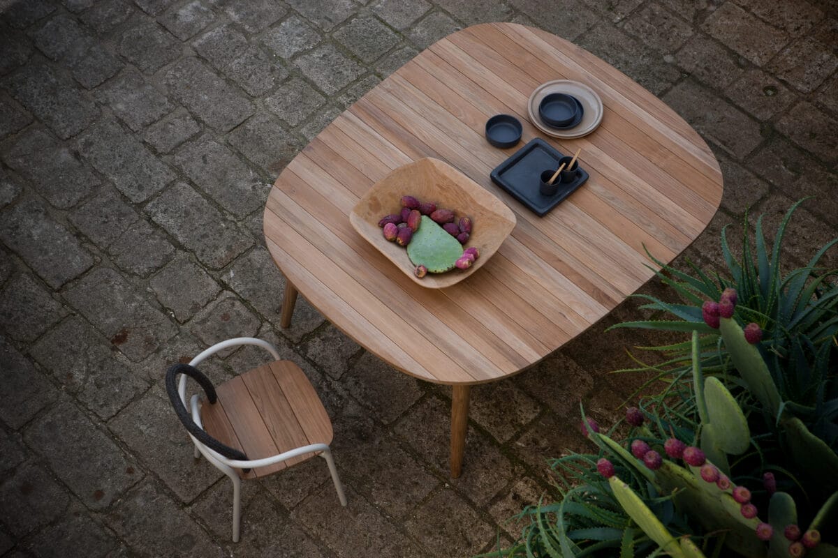 Unopiù: Pioneering Italian Outdoor Elegance 8 meneghello paolelli associati les arcs tavolo e sedia unopiu 3 1
